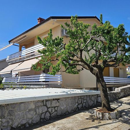 Apartmani Pavlovic Krk Town Esterno foto