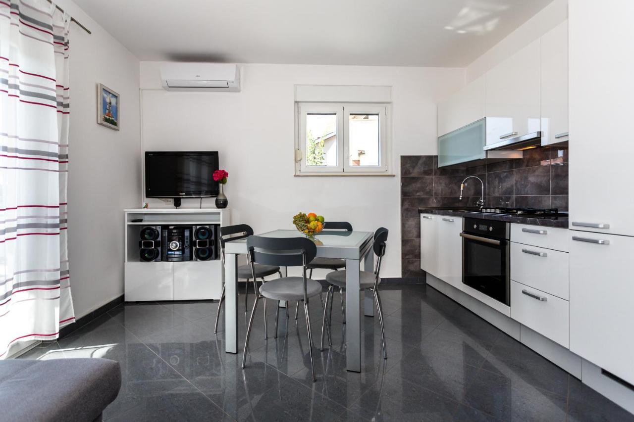 Apartmani Pavlovic Krk Town Esterno foto