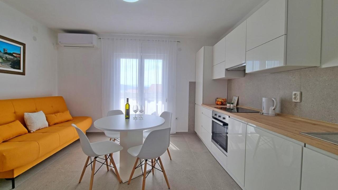 Apartmani Pavlovic Krk Town Esterno foto