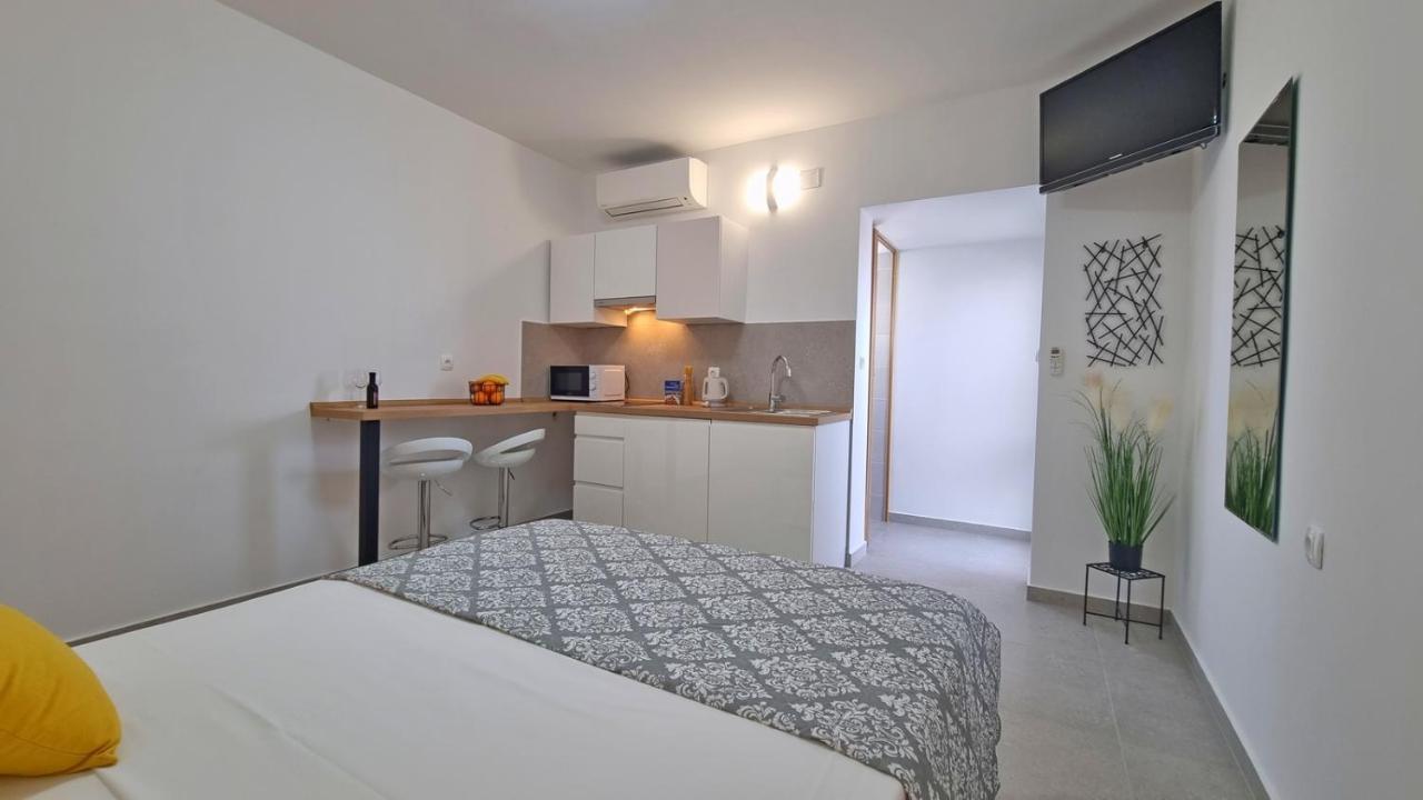 Apartmani Pavlovic Krk Town Esterno foto