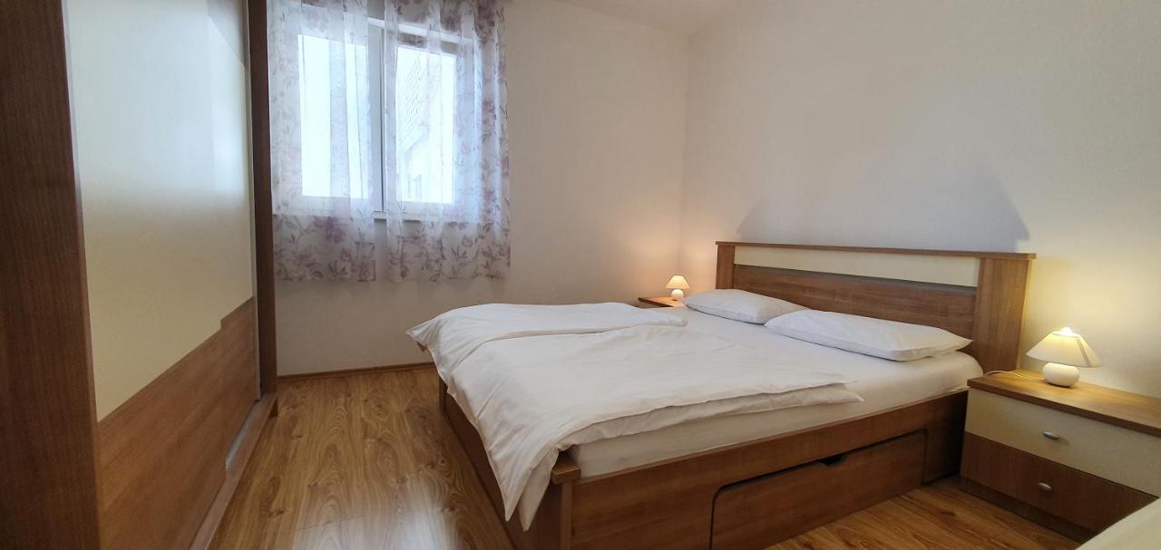 Apartmani Pavlovic Krk Town Esterno foto
