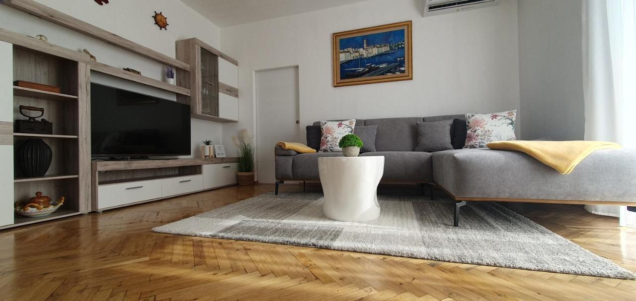 Apartmani Pavlovic Krk Town Esterno foto