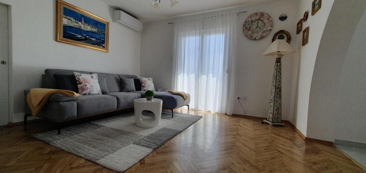 Apartmani Pavlovic Krk Town Esterno foto