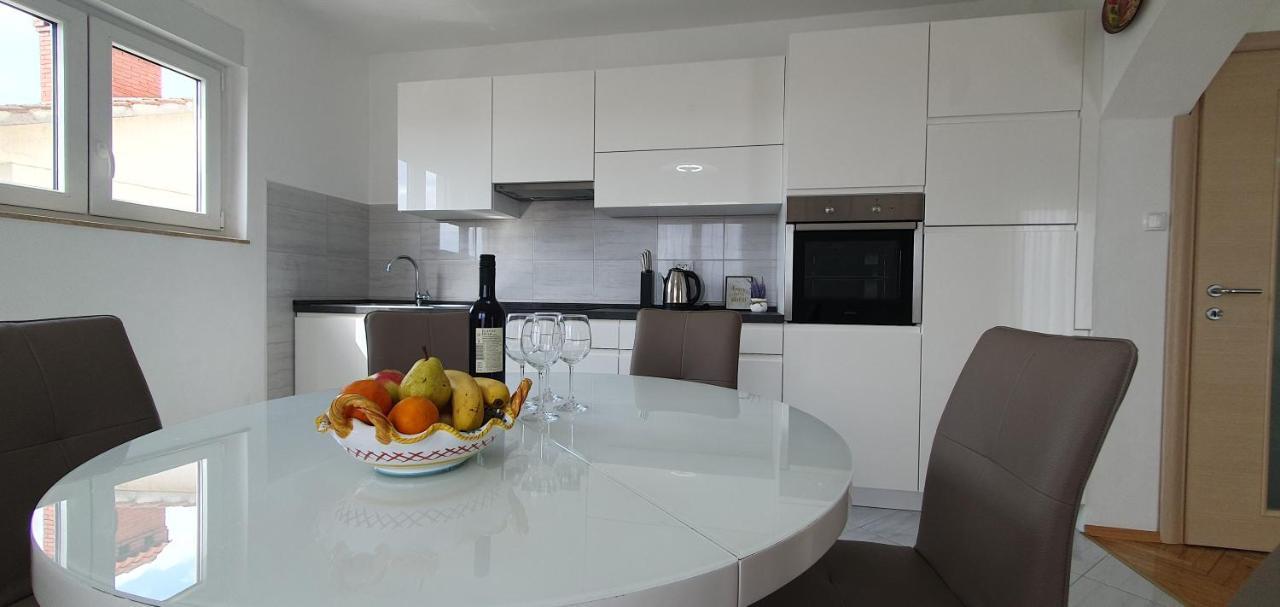Apartmani Pavlovic Krk Town Esterno foto