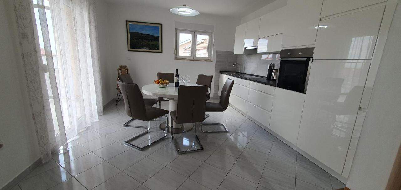 Apartmani Pavlovic Krk Town Esterno foto
