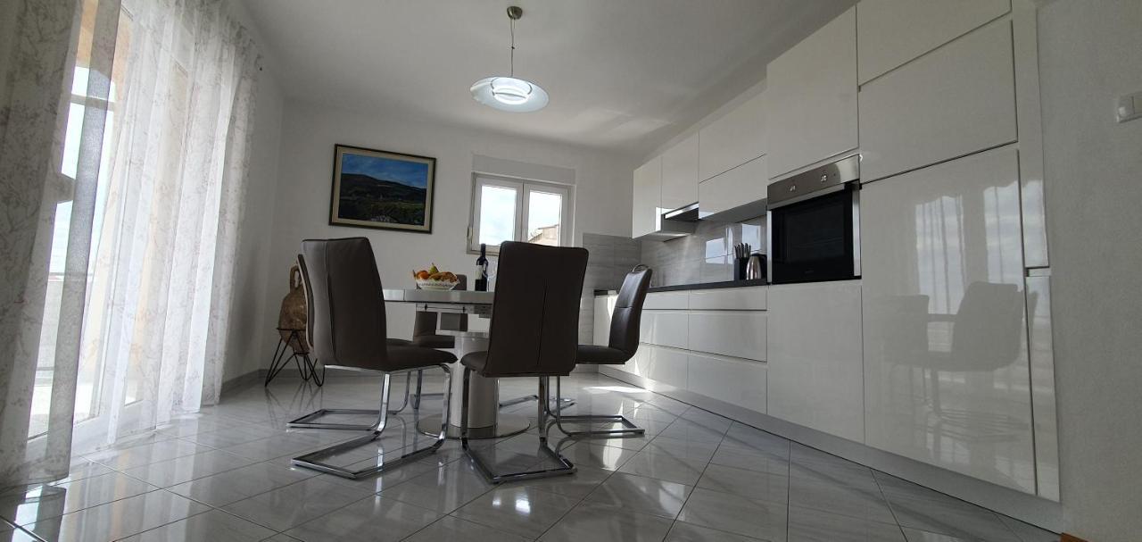 Apartmani Pavlovic Krk Town Esterno foto