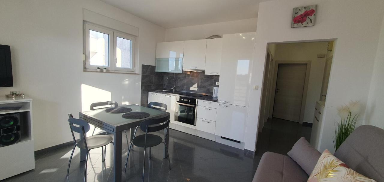 Apartmani Pavlovic Krk Town Esterno foto