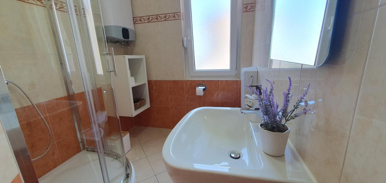 Apartmani Pavlovic Krk Town Esterno foto