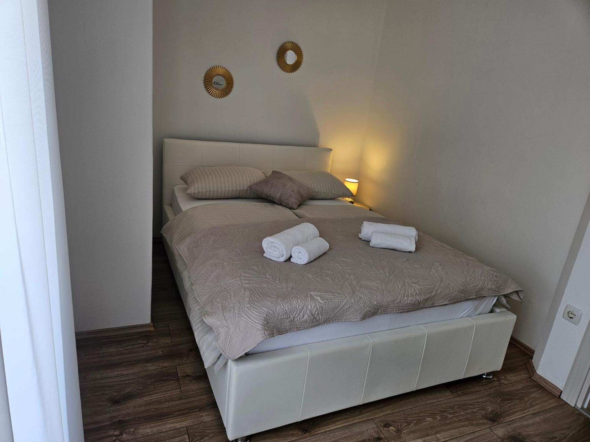 Apartmani Pavlovic Krk Town Esterno foto